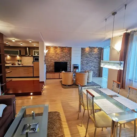 Uroczy Apartament Przy Deptaku Z Parkingiem. Polanica-Zdroj Exterior photo