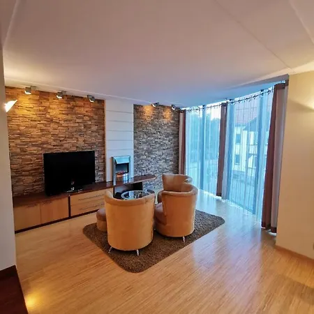 Uroczy Apartament Przy Deptaku Z Parkingiem. Polanica-Zdroj Exterior photo