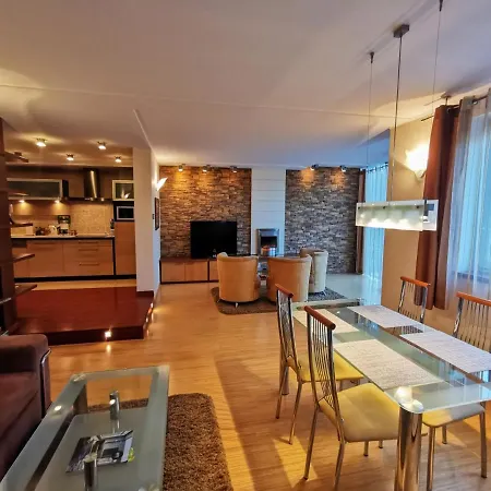 Uroczy Apartament Przy Deptaku Z Parkingiem. Polanica-Zdroj Exterior photo