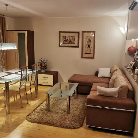 Uroczy Apartament Przy Deptaku Z Parkingiem. Polanica-Zdroj Exterior photo