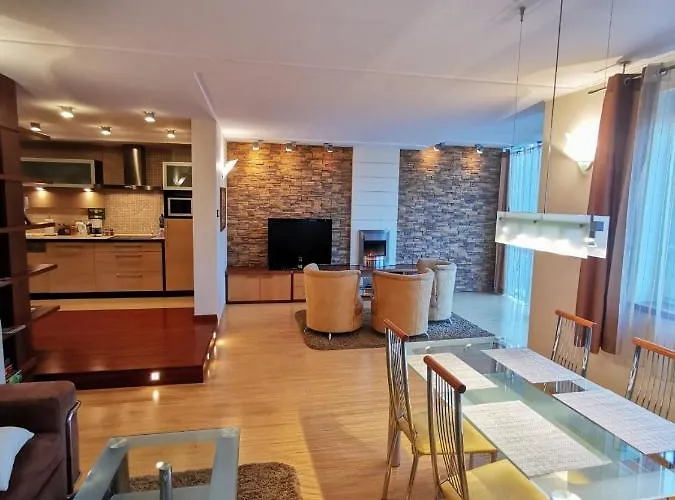Uroczy Apartament Przy Deptaku Z Parkingiem.